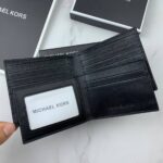 ⁦محفظة مايكل كورس رجالي اسود⁩ - الصورة ⁦7⁩